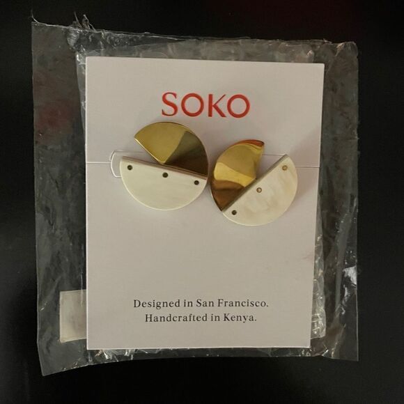 * NWT NEW! TRINA TURK MIXED MATERIAL SIA STUDS PIERCED EARRINGS - Picture 3 of 4